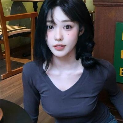 圣洁的艾曼妞